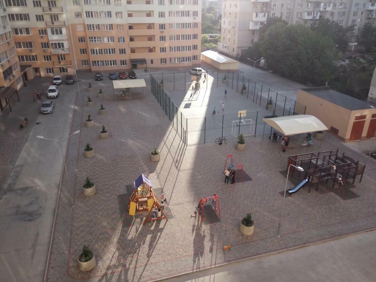 Своя Однокомнатная Квартира Odessa Esterno foto